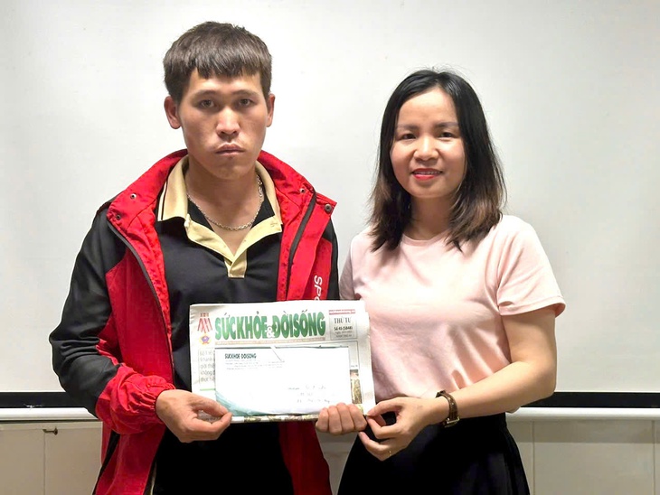 Gần 18 triệu đồng đến với gia đình cô bé dân tộc H’Mông bị u hạch- Ảnh 1. Gần 18 triệu đồng đến với gia đình cô bé dân tộc H’Mông bị u hạch- Ảnh 1.