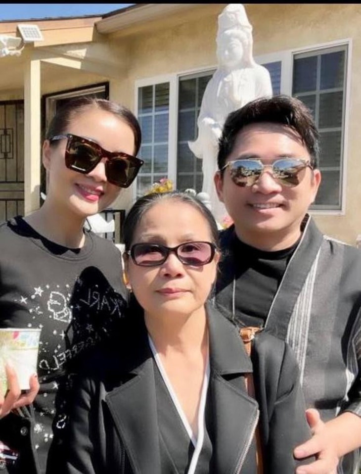 Nữ nghệ sĩ cải lương chỉ thử hát tân nhạc trong Nữ nghệ sĩ cải lương chỉ thử hát tân nhạc trong