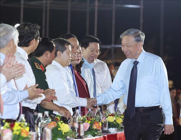 Tổng Bí thư Tô Lâm dự Chương trình nghệ thuật 'Đất nước trọn niềm vui'- Ảnh 2. Tổng Bí thư Tô Lâm dự Chương trình nghệ thuật 'Đất nước trọn niềm vui'- Ảnh 2.