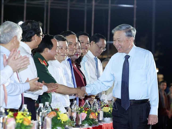 Tổng Bí thư Tô Lâm dự Chương trình nghệ thuật 'Đất nước trọn niềm vui'- Ảnh 3. Tổng Bí thư Tô Lâm dự Chương trình nghệ thuật 'Đất nước trọn niềm vui'- Ảnh 3.