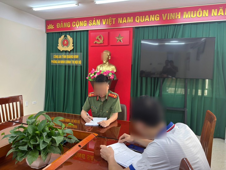 Bình luận xúc phạm lực lượng Công an trên mạng xã hội, người đàn ông bị xử phạt 5 triệu- Ảnh 1. Bình luận xúc phạm lực lượng Công an trên mạng xã hội, người đàn ông bị xử phạt 5 triệu- Ảnh 1.