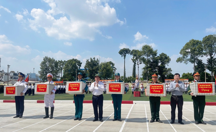 Trưởng Ban Tuyên giáo và Dân vận Trung ương động viên lực lượng diễu binh, diễu hành- Ảnh 2.