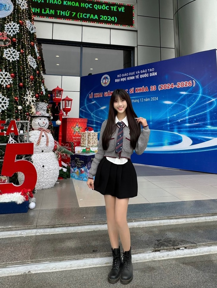 Lan Chinh: từ nữ sinh kinh tế đến gương mặt livestream triệu view gây sốt TikTok- Ảnh 2. Lan Chinh: từ nữ sinh kinh tế đến gương mặt livestream triệu view gây sốt TikTok- Ảnh 2.