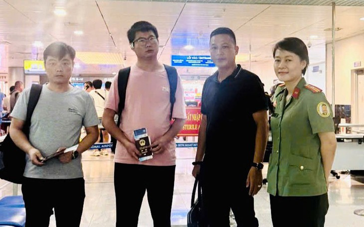 Trục xuất hai người nước ngoài nhập cảnh trái phép vào Việt Nam
