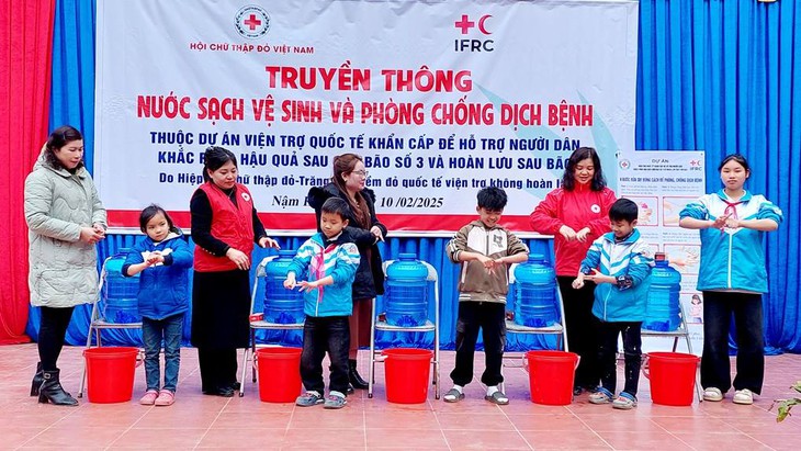 Truyền thông về nước sạch vệ sinh và phòng chống dịch bệnh trong tình huống khẩn cấp- Ảnh 2. Truyền thông về nước sạch vệ sinh và phòng chống dịch bệnh trong tình huống khẩn cấp- Ảnh 2.