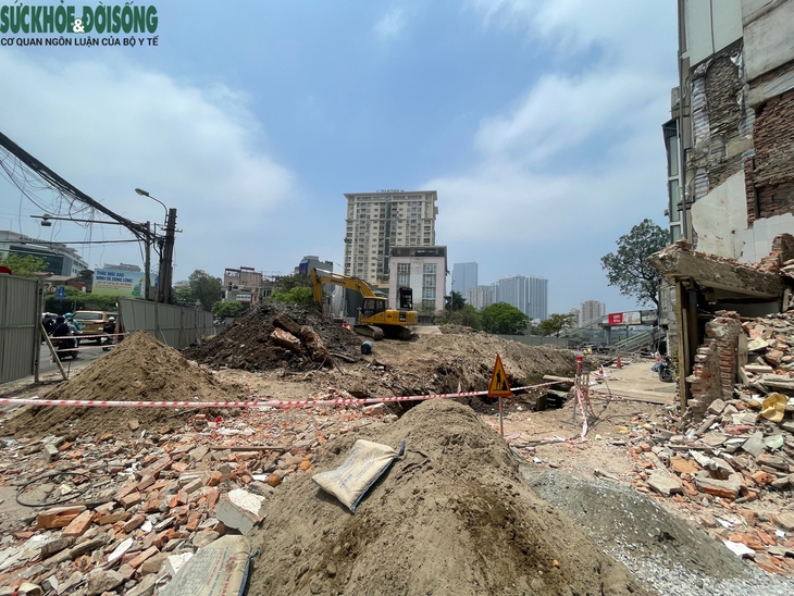 Cận cảnh rào chắn, giải phóng mặt bằng dự án đường Vành đai 1- Ảnh 3.