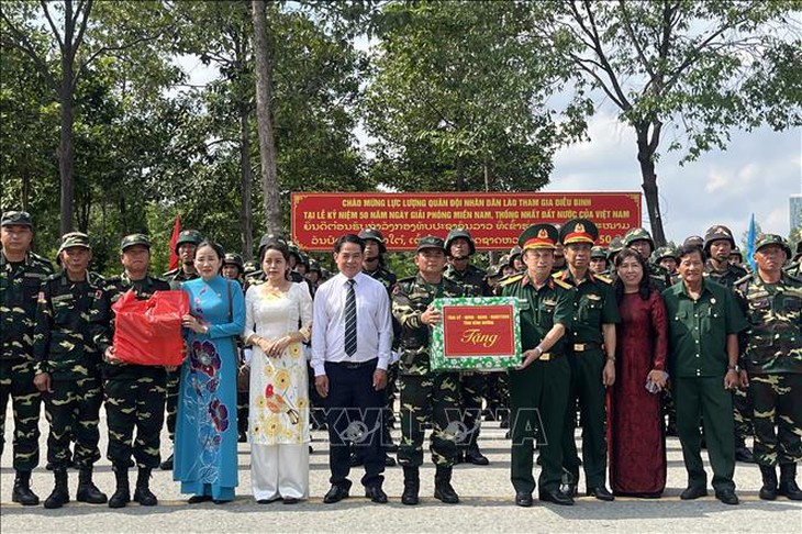Quân đội Lào và Campuchia tập luyện tại Bình Dương, chuẩn bị cho lễ diễu binh- Ảnh 6. Quân đội Lào và Campuchia tập luyện tại Bình Dương, chuẩn bị cho lễ diễu binh- Ảnh 6.