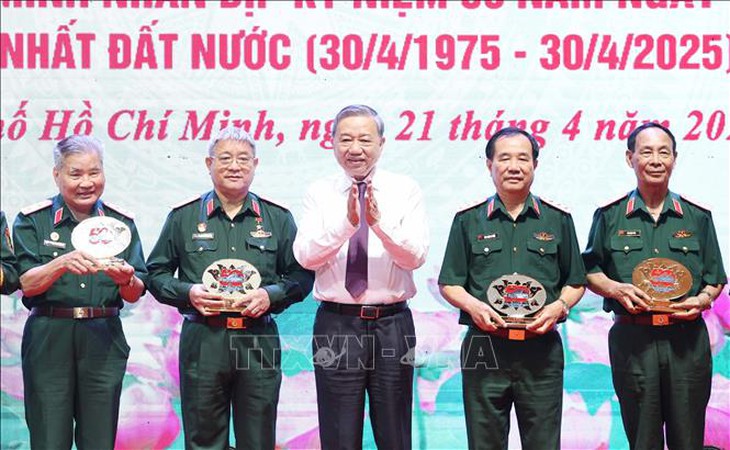 Tổng Bí thư Tô Lâm gặp mặt đại biểu tướng lĩnh, anh hùng và các lực lượng tham gia Chiến dịch Hồ Chí Minh- Ảnh 2.