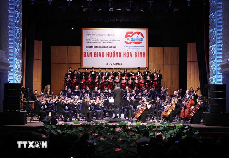 Tổng Bí thư Tô Lâm dự Chương trình hòa nhạc đặc biệt “Bản giao hưởng hòa bình”- Ảnh 1. Tổng Bí thư Tô Lâm dự Chương trình hòa nhạc đặc biệt “Bản giao hưởng hòa bình”- Ảnh 1.