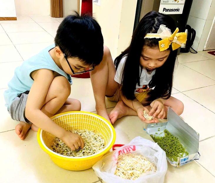 Bà nội trợ tự làm giá đỗ sạch tại nhà sau loạt vụ giá đỗ 'ngậm' hoá chất- Ảnh 1. Bà nội trợ tự làm giá đỗ sạch tại nhà sau loạt vụ giá đỗ 'ngậm' hoá chất- Ảnh 1.