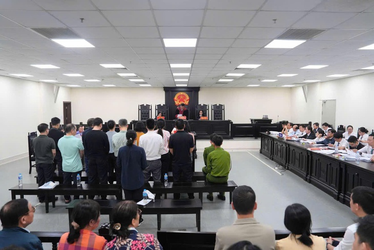 Đang xét xử vụ Giám đốc Công ty vàng Phú Cường chuyển 214 triệu USD ra nước ngoài- Ảnh 1. Đang xét xử vụ Giám đốc Công ty vàng Phú Cường chuyển 214 triệu USD ra nước ngoài- Ảnh 1.