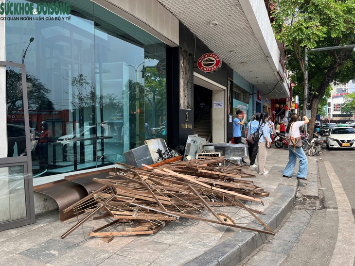 Các cửa hàng chuyển đồ đạc ra khỏi tòa nhà Hàm cá mập để chuẩn bị phá dỡ- Ảnh 8.