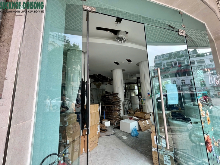 Các cửa hàng chuyển đồ đạc ra khỏi tòa nhà Hàm cá mập để chuẩn bị phá dỡ- Ảnh 4.