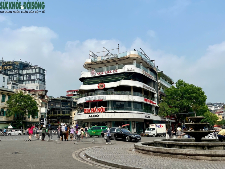 Các cửa hàng chuyển đồ đạc ra khỏi tòa nhà Hàm cá mập để chuẩn bị phá dỡ- Ảnh 10.