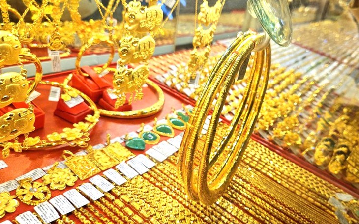 Giá vàng hôm nay ngày 22/4 tăng sốc lên đỉnh cao kỷ lục