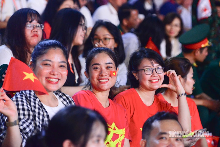 Màn trống hội lớn nhất Việt Nam vang rền tại buổi tổng hợp luyện diễu binh, diễu hành lần 2- Ảnh 8.