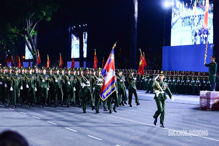 Màn trống hội lớn nhất Việt Nam vang rền tại buổi tổng hợp luyện diễu binh, diễu hành lần 2- Ảnh 6.
