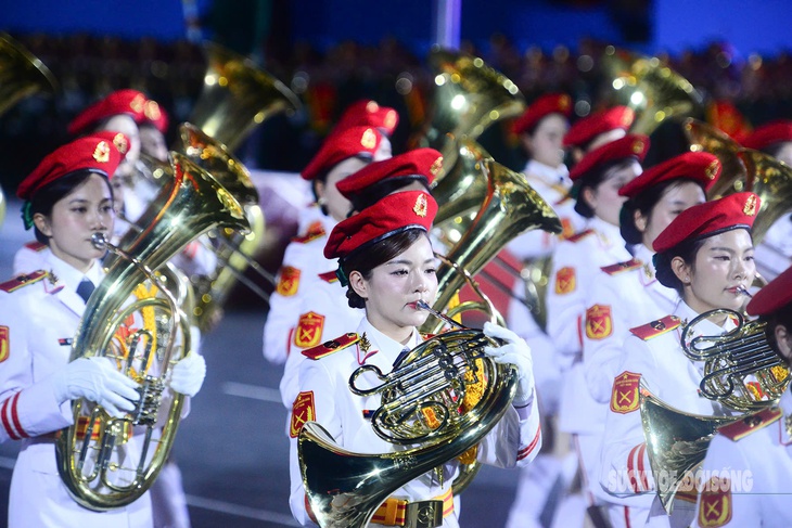 Màn trống hội lớn nhất Việt Nam vang rền tại buổi tổng hợp luyện diễu binh, diễu hành lần 2- Ảnh 3.