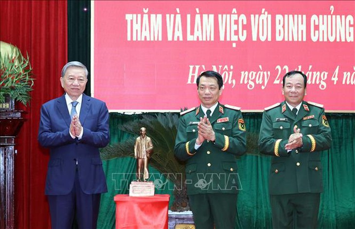 Tổng Bí thư: Binh chủng Tăng thiết giáp phải thật sự xứng đáng là lực lượng đột kích mạnh- Ảnh 4. Tổng Bí thư: Binh chủng Tăng thiết giáp phải thật sự xứng đáng là lực lượng đột kích mạnh- Ảnh 4.
