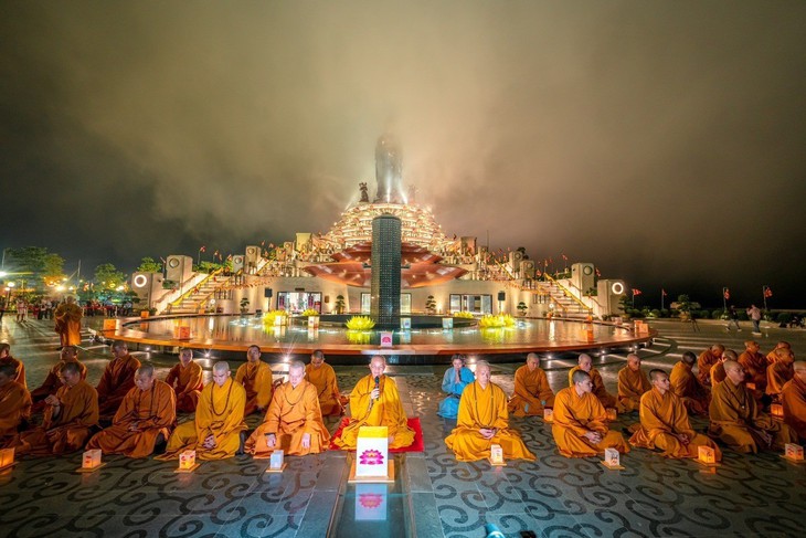 Đại lễ Vesak 2025: Cung nghênh xá lợi Phật và trái tim Bồ Tát Thích Quảng Đức- Ảnh 2.