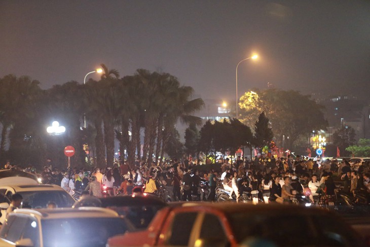 Pháo hoa rực trời Hà Nội trong chương trình 'Hẹn ước Bắc - Nam'- Ảnh 4. Pháo hoa rực trời Hà Nội trong chương trình 'Hẹn ước Bắc - Nam'- Ảnh 4.