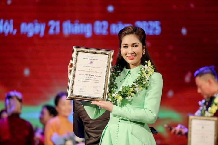 NSƯT Như Huỳnh đưa cải lương 'lên sóng' YouTube, gìn giữ nghệ thuật truyền thống- Ảnh 2. NSƯT Như Huỳnh đưa cải lương 'lên sóng' YouTube, gìn giữ nghệ thuật truyền thống- Ảnh 2.
