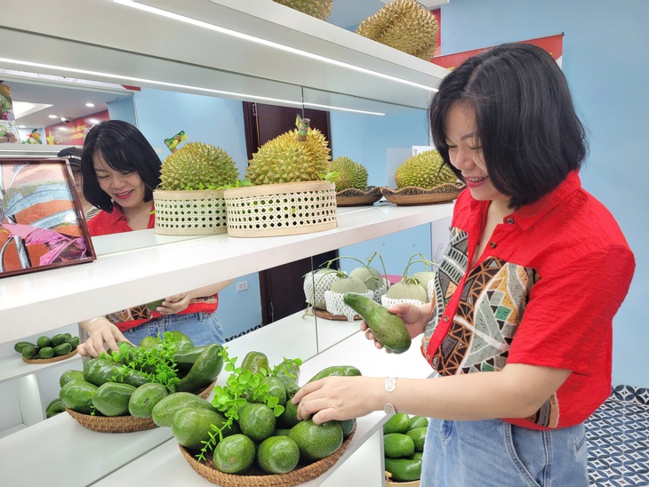 Đại diện Cục Quản lý và Phát triển thị trường trong nước chỉ cách nhận diện trái cây Việt chuẩn- Ảnh 7. Đại diện Cục Quản lý và Phát triển thị trường trong nước chỉ cách nhận diện trái cây Việt chuẩn- Ảnh 7.