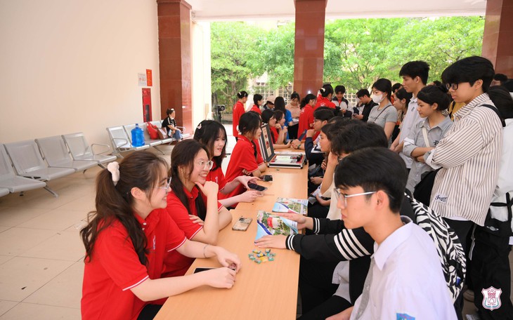 Trường Đại học Y Hà Nội ban hành quy định về trang phục, cấm sinh viên mặc váy ngắn