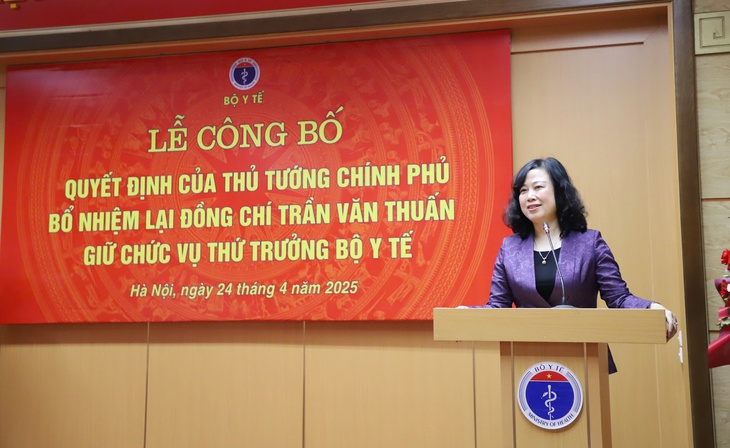 Công bố quyết định bổ nhiệm lại Thứ trưởng Bộ Y tế Trần Văn Thuấn- Ảnh 3. Công bố quyết định bổ nhiệm lại Thứ trưởng Bộ Y tế Trần Văn Thuấn- Ảnh 3.