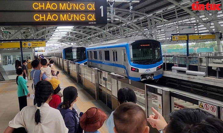 TP Hồ Chí Minh: Tăng chuyến metro phục vụ dịp nghỉ lễ 30/4 và 1/5- Ảnh 1. TP Hồ Chí Minh: Tăng chuyến metro phục vụ dịp nghỉ lễ 30/4 và 1/5- Ảnh 1.