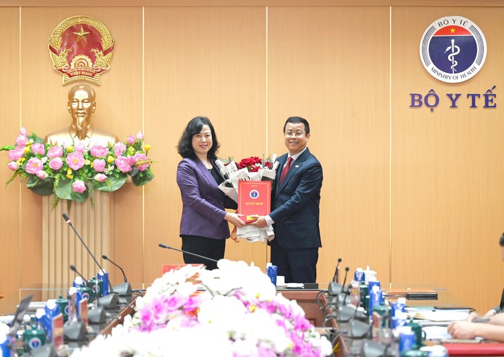 Bộ Y tế tiếp nhận, bổ nhiệm ông Nguyễn Lê Phúc làm Phó Cục trưởng Cục Khoa học, Công nghệ và Đào tạo- Ảnh 1.