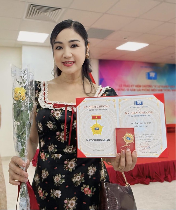 Nữ NSND quê Tuyên Quang vừa đón nhận kỉ niệm chương vì sự nghiệp điện ảnh là ai?- Ảnh 1.