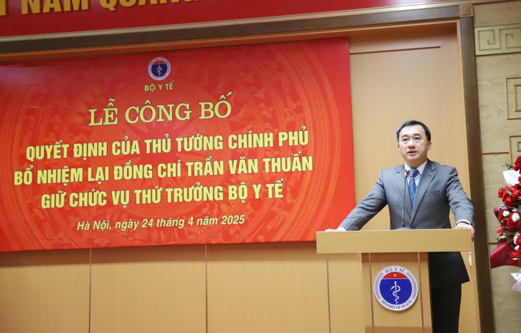 Công bố quyết định bổ nhiệm lại Thứ trưởng Bộ Y tế Trần Văn Thuấn- Ảnh 4. Công bố quyết định bổ nhiệm lại Thứ trưởng Bộ Y tế Trần Văn Thuấn- Ảnh 4.