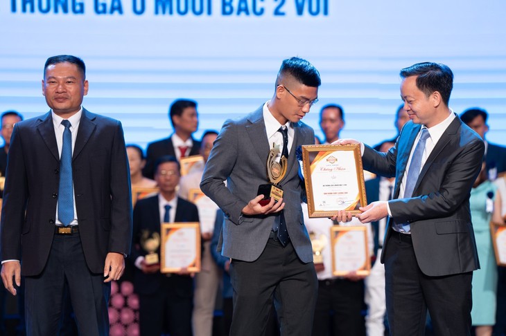 Nỗ lực vì an toàn thực phẩm: Bác 2 Voi và quy trình sản xuất gà ủ muối tối ưu- Ảnh 3. Nỗ lực vì an toàn thực phẩm: Bác 2 Voi và quy trình sản xuất gà ủ muối tối ưu- Ảnh 3.