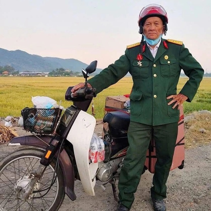 Xúc động lý do cựu binh U80 đi xe máy 1.400 km vào TPHCM xem diễu binh, diễu hành- Ảnh 1.