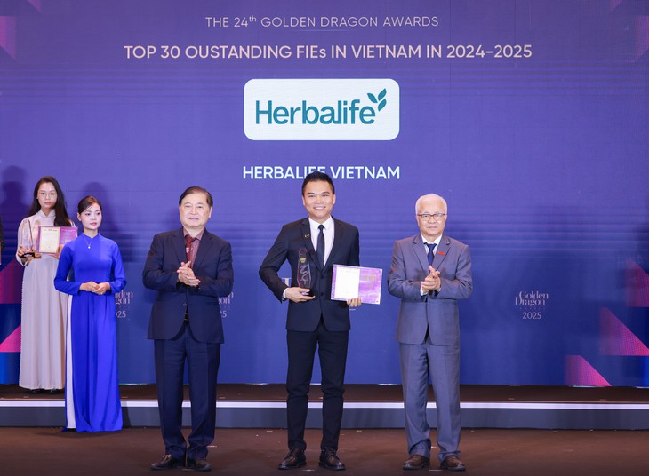 Herbalife Việt Nam được vinh danh Top 50 Doanh Nghiệp FDI Tiêu Biểu tại Việt Nam tại Giải thưởng Rồng Vàng 2025- Ảnh 1. Herbalife Việt Nam được vinh danh Top 50 Doanh Nghiệp FDI Tiêu Biểu tại Việt Nam tại Giải thưởng Rồng Vàng 2025- Ảnh 1.