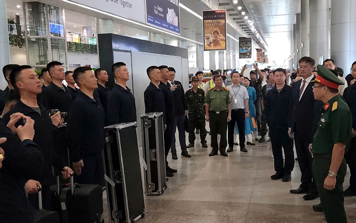Quân đội Trung Quốc đến TPHCM tham gia diễu binh kỷ niệm 30/4- Ảnh 2.