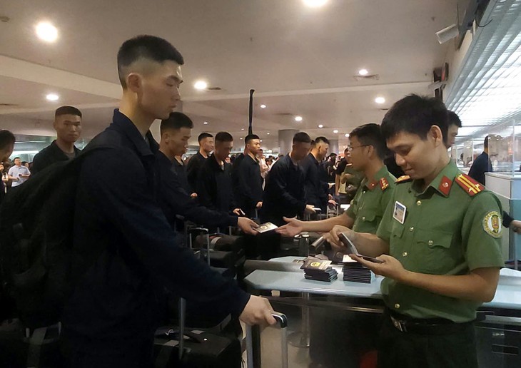 Quân đội Trung Quốc đến TPHCM tham gia diễu binh kỷ niệm 30/4- Ảnh 4.