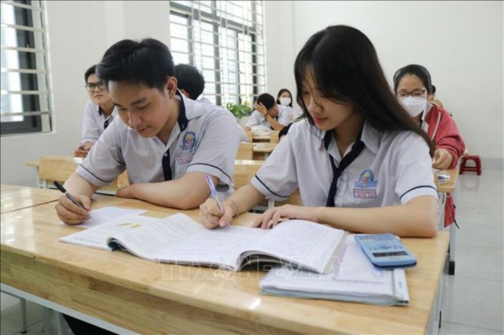 Hà Nội: Học sinh lớp 12 có thêm kênh ôn thi tốt nghiệp- Ảnh 1.