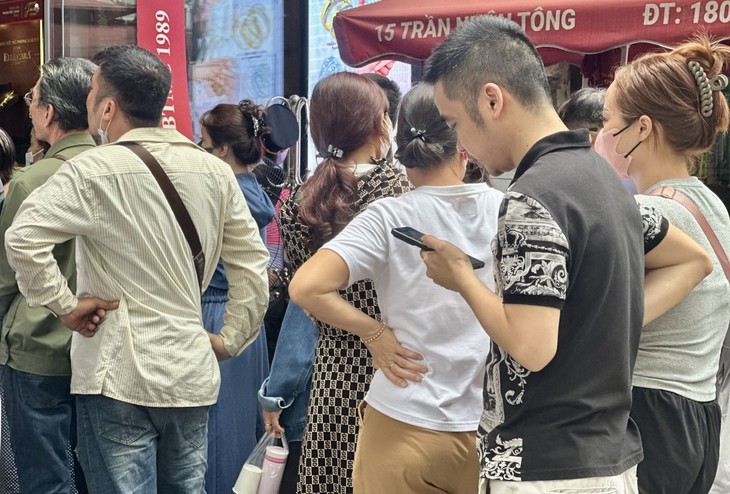 Chuyên gia lý giải việc nhiều người dân muốn 'ôm vàng’- Ảnh 2.