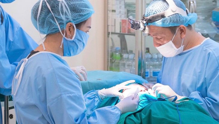 Chuyên gia chia sẻ 4 lưu ý giúp chị em tránh khỏi những tai biến sau khi làm đẹp mắt- Ảnh 3.