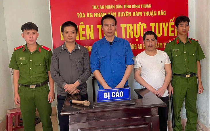 16 năm tù cho 3 đối tượng đổi trụ rào lấy ma túy