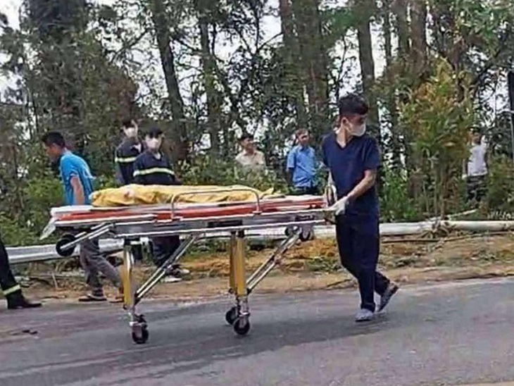 Nguyên nhân xe khách lật trên đèo Tam Đảo khiến 3 nạn nhân tử vong, hàng chục người bị thương- Ảnh 2. Nguyên nhân xe khách lật trên đèo Tam Đảo khiến 3 nạn nhân tử vong, hàng chục người bị thương- Ảnh 2.