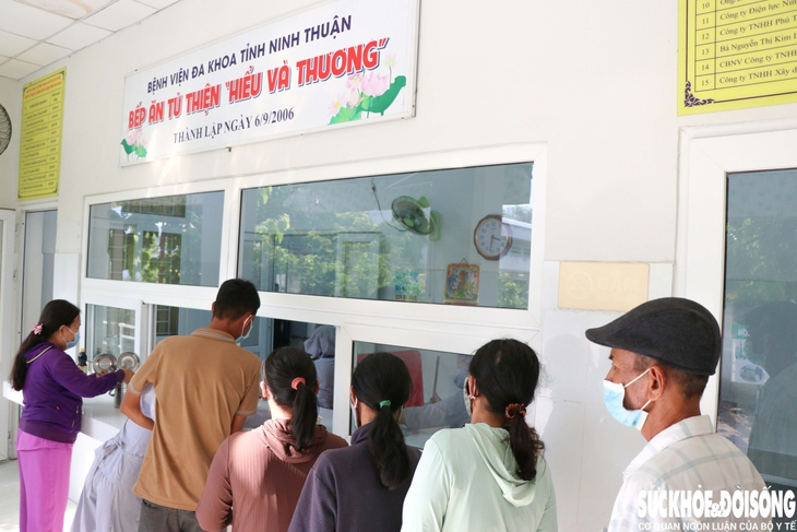 Bếp ăn Hiểu và Thương, nơi trao trọn nghĩa tình cho bệnh nhân nghèo- Ảnh 1. Bếp ăn Hiểu và Thương, nơi trao trọn nghĩa tình cho bệnh nhân nghèo- Ảnh 1.