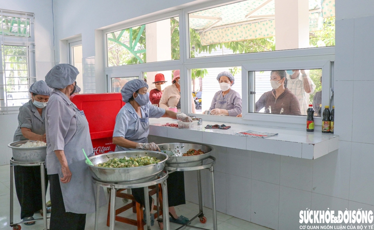 Bếp ăn Hiểu và Thương, nơi trao trọn nghĩa tình cho bệnh nhân nghèo- Ảnh 2. Bếp ăn Hiểu và Thương, nơi trao trọn nghĩa tình cho bệnh nhân nghèo- Ảnh 2.