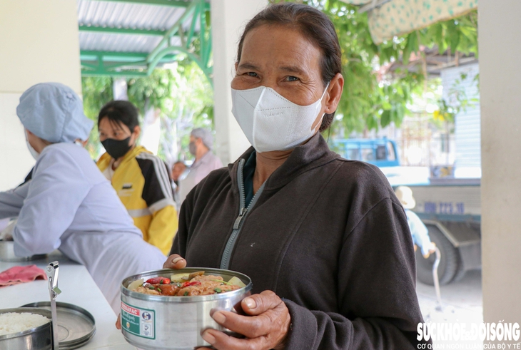 Bếp ăn Hiểu và Thương, nơi trao trọn nghĩa tình cho bệnh nhân nghèo- Ảnh 3. Bếp ăn Hiểu và Thương, nơi trao trọn nghĩa tình cho bệnh nhân nghèo- Ảnh 3.