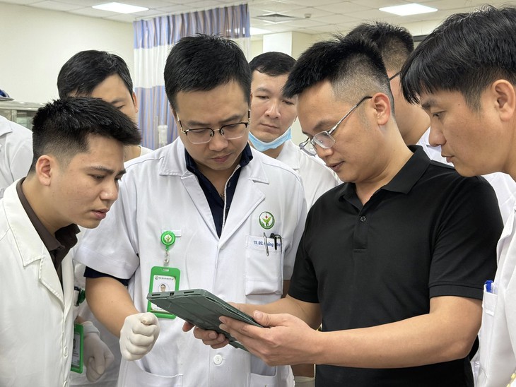 Bộ trưởng Bộ Y tế chỉ đạo khẩn BV Việt Đức ứng cứu nạn nhân vụ lật xe khách ở Tam Đảo- Ảnh 1. Bộ trưởng Bộ Y tế chỉ đạo khẩn BV Việt Đức ứng cứu nạn nhân vụ lật xe khách ở Tam Đảo- Ảnh 1.