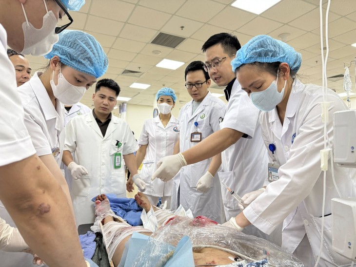Bộ Y tế yêu cầu sẵn sàng nhân lực, thuốc ứng phó với bão số 3, không để gián đoạn cấp cứu, điều trị - Ảnh 1.