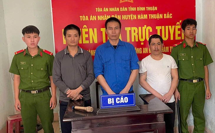 16 năm tù cho 3 đối tượng đổi trụ rào lấy ma túy- Ảnh 1.