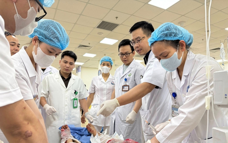 Bộ trưởng Bộ Y tế chỉ đạo khẩn BV Việt Đức ứng cứu nạn nhân vụ lật xe khách ở Tam Đảo